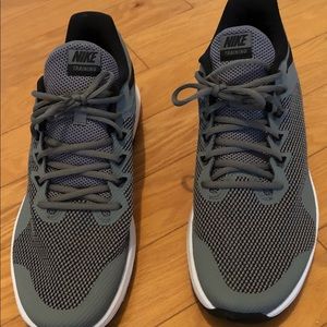 Men’s Nike Air Max Size 14 Gray and Black; great condition